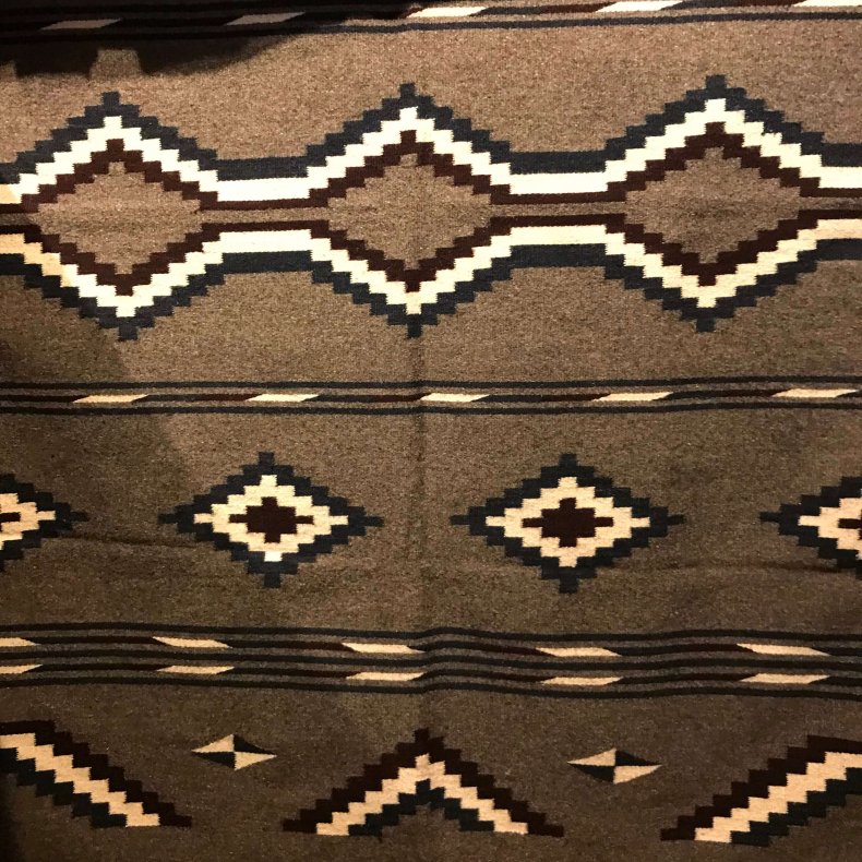 Navajo, fondo gris